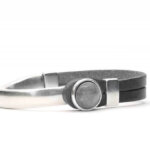 Qoss Zwarte Armband Gwen Grijze Bol - Maat L